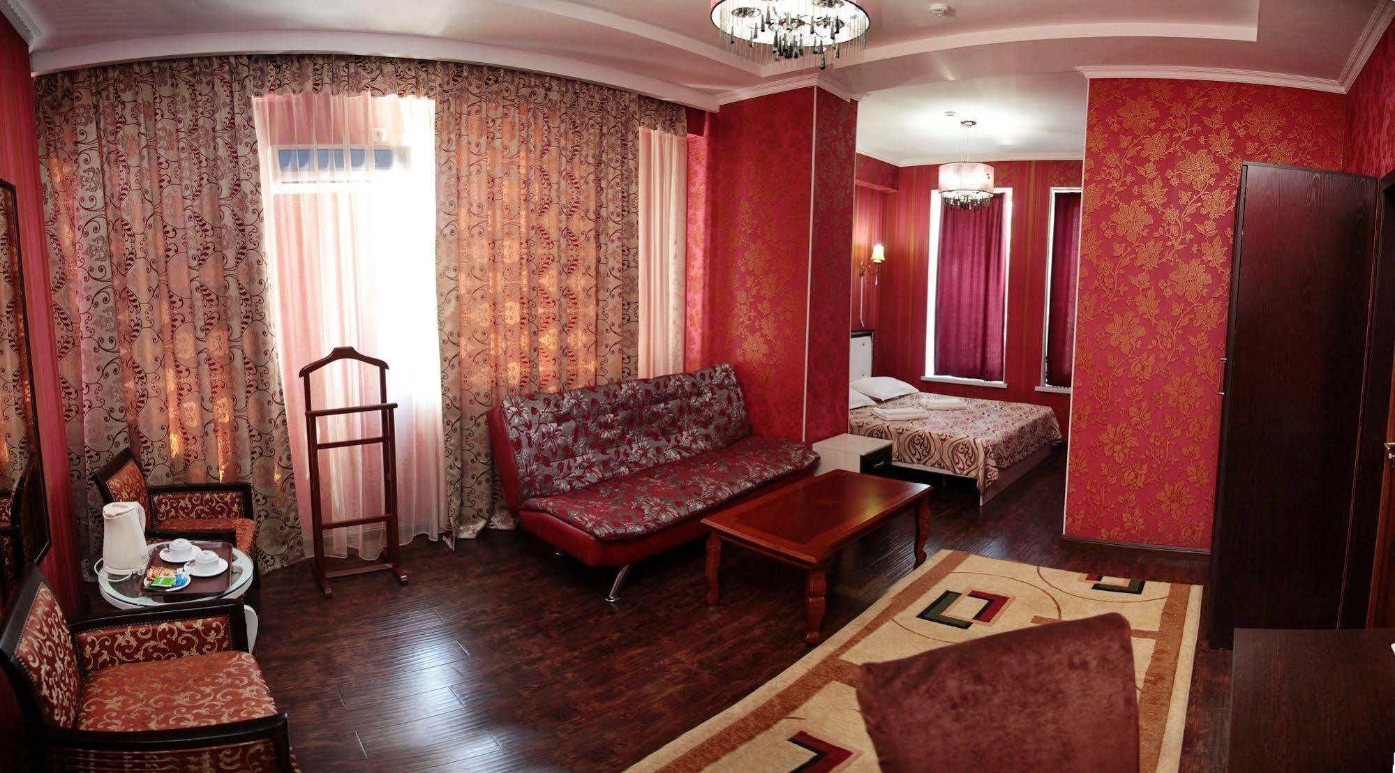 Voyage Hotel Бішкек Екстер'єр фото