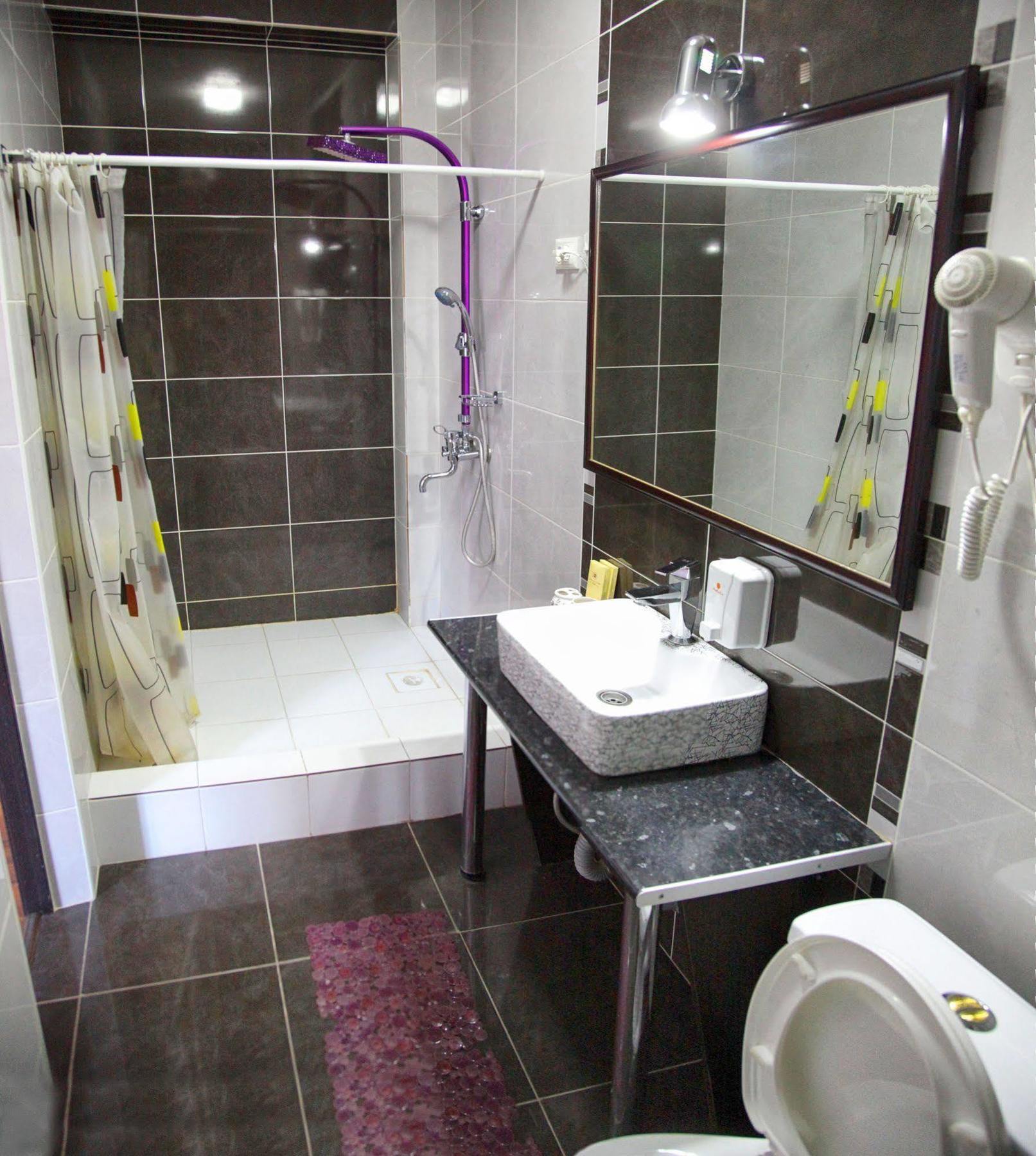 Voyage Hotel Бішкек Екстер'єр фото