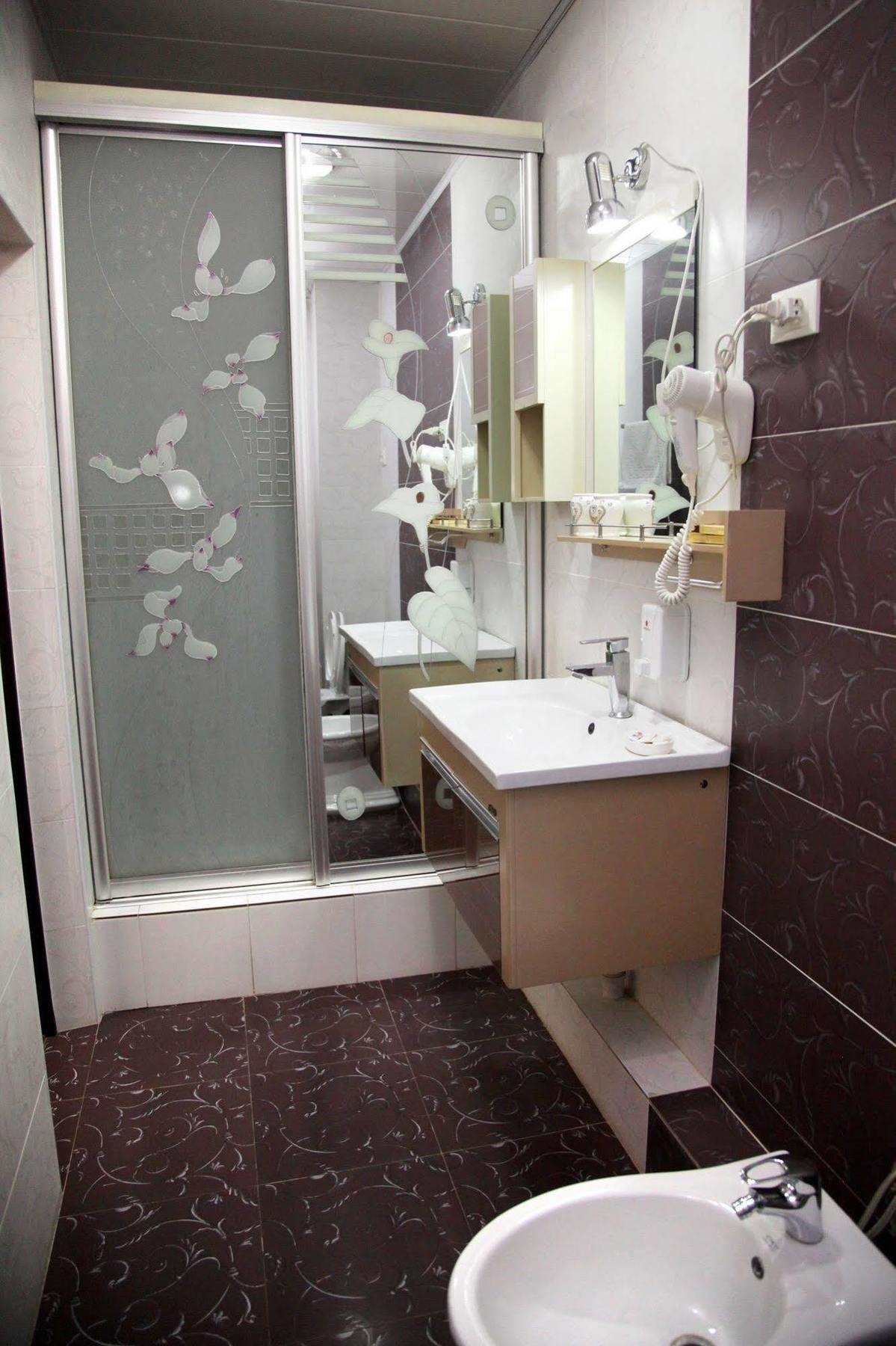 Voyage Hotel Бішкек Екстер'єр фото
