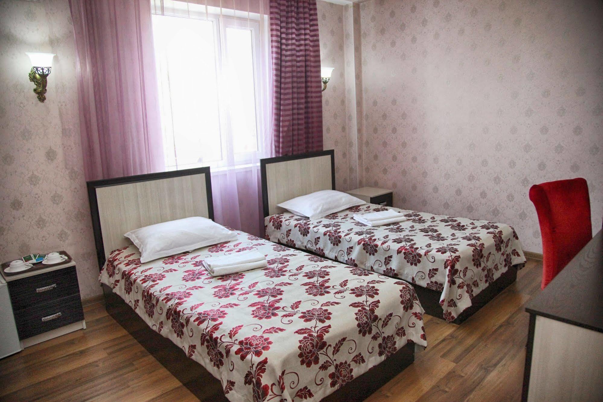Voyage Hotel Бішкек Екстер'єр фото