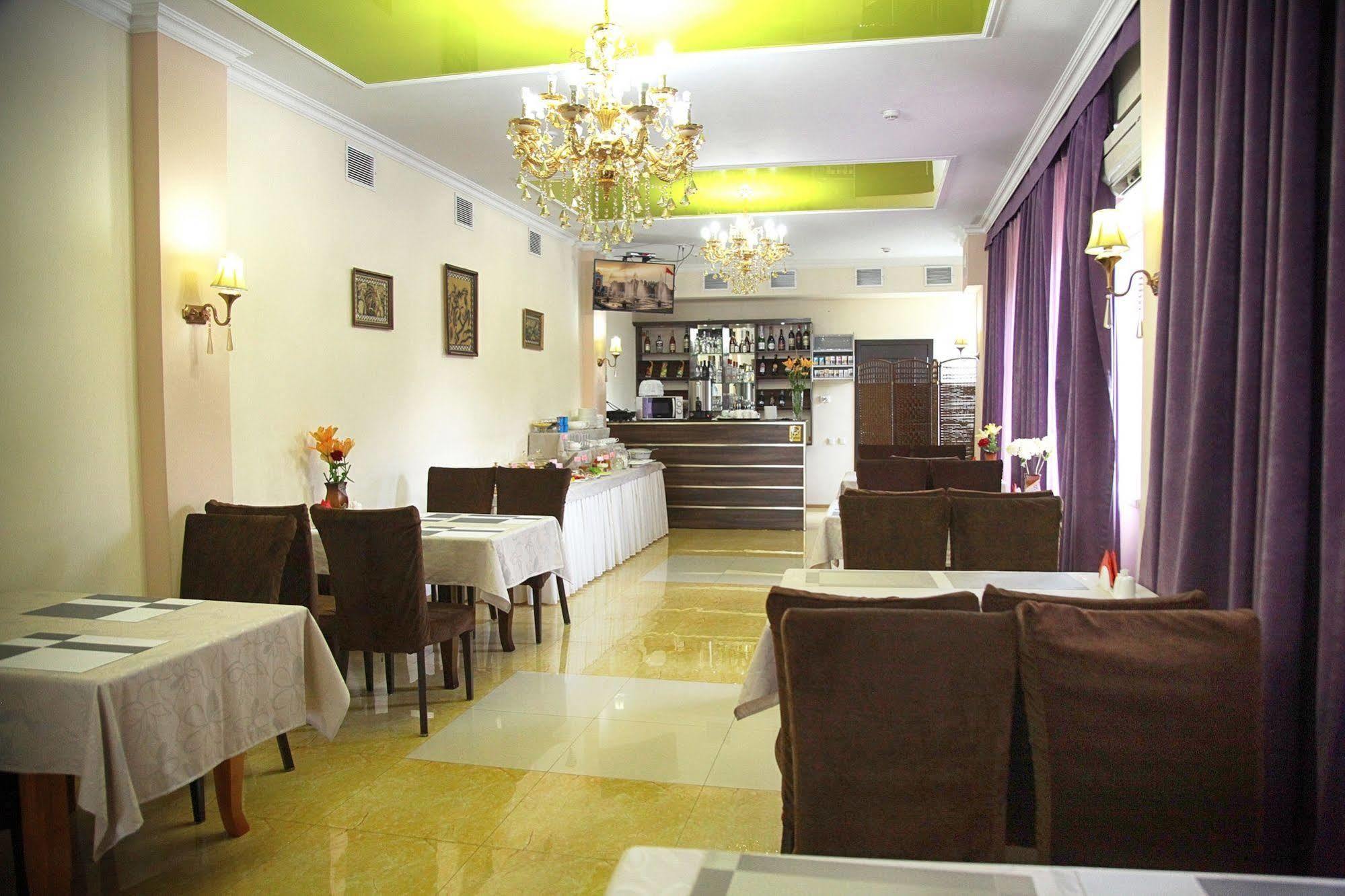Voyage Hotel Бішкек Екстер'єр фото