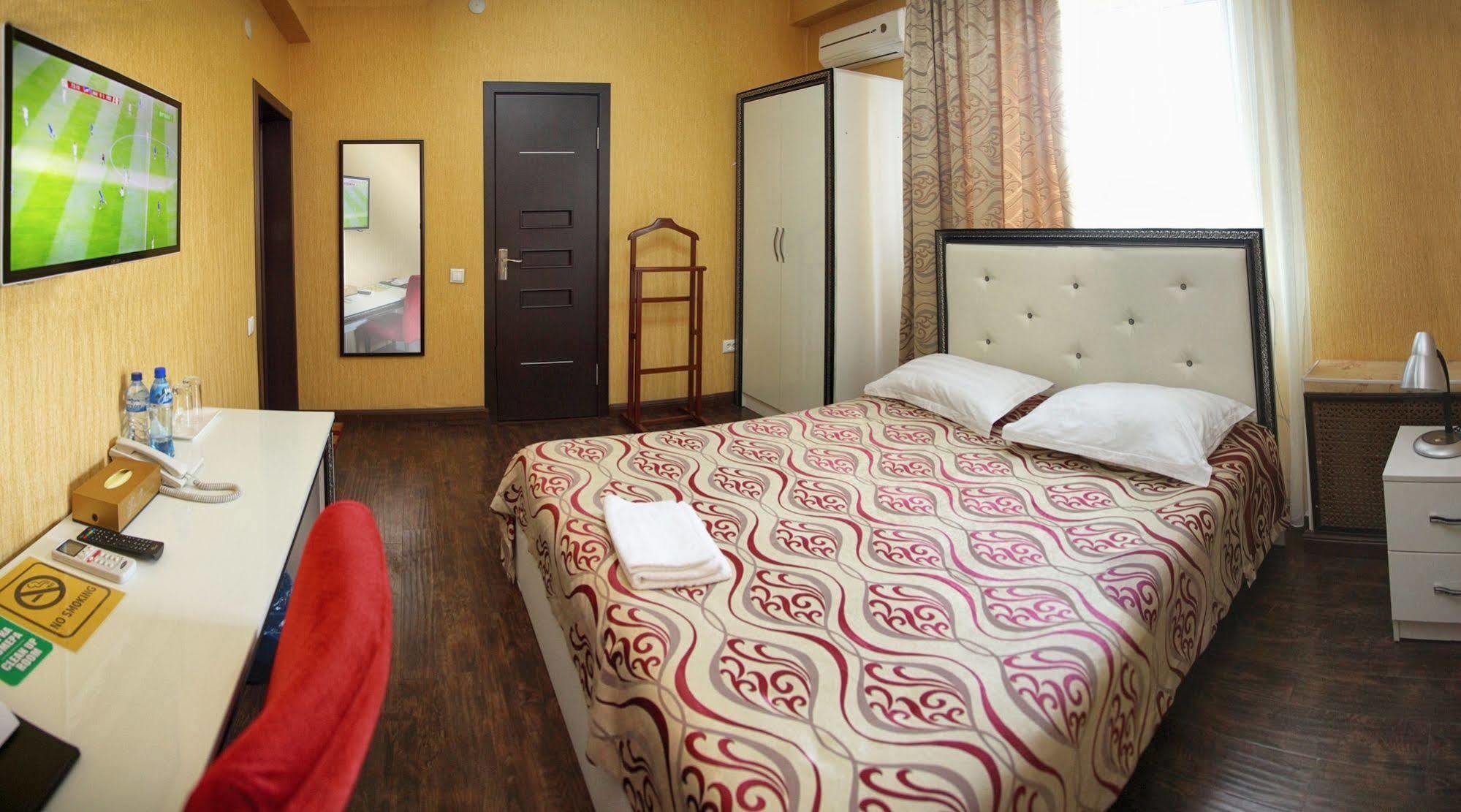 Voyage Hotel Бішкек Екстер'єр фото
