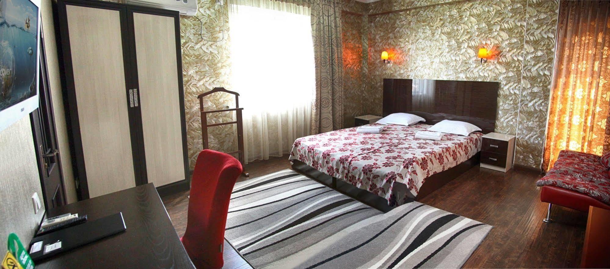 Voyage Hotel Бішкек Екстер'єр фото